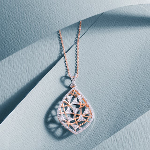 Diamond pendent 