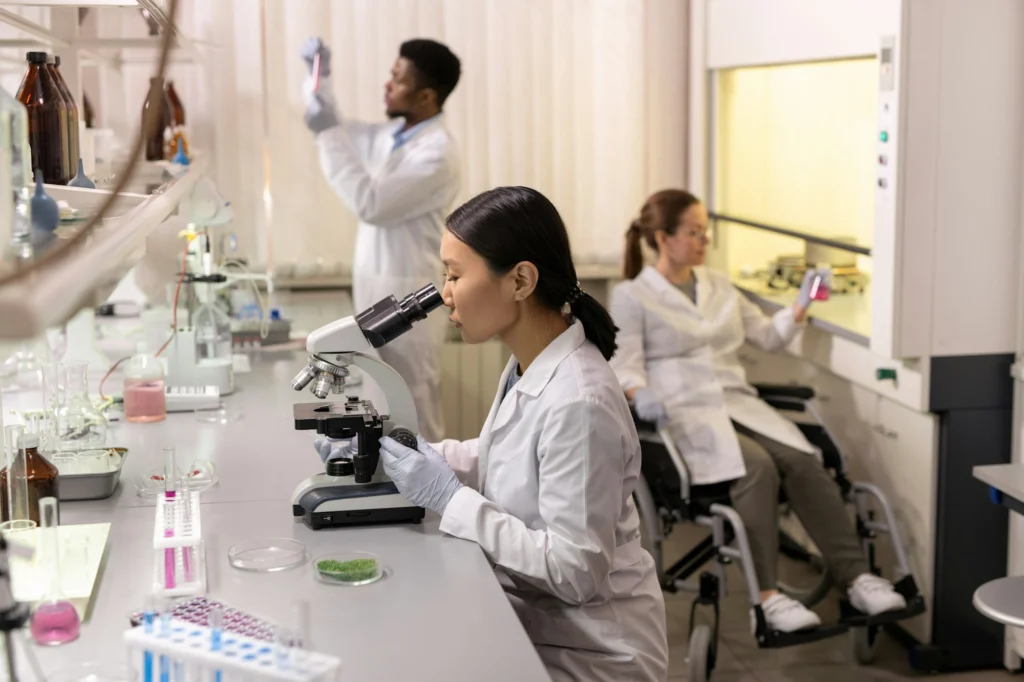 People working in the laboratory